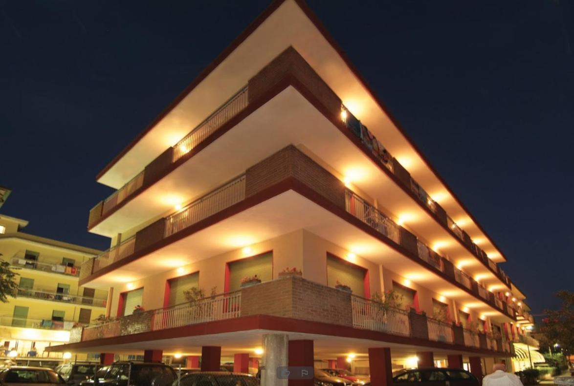 Hotel Jolanda เบลลาเรีย-อีเจอา มารีนา ภายนอก รูปภาพ
