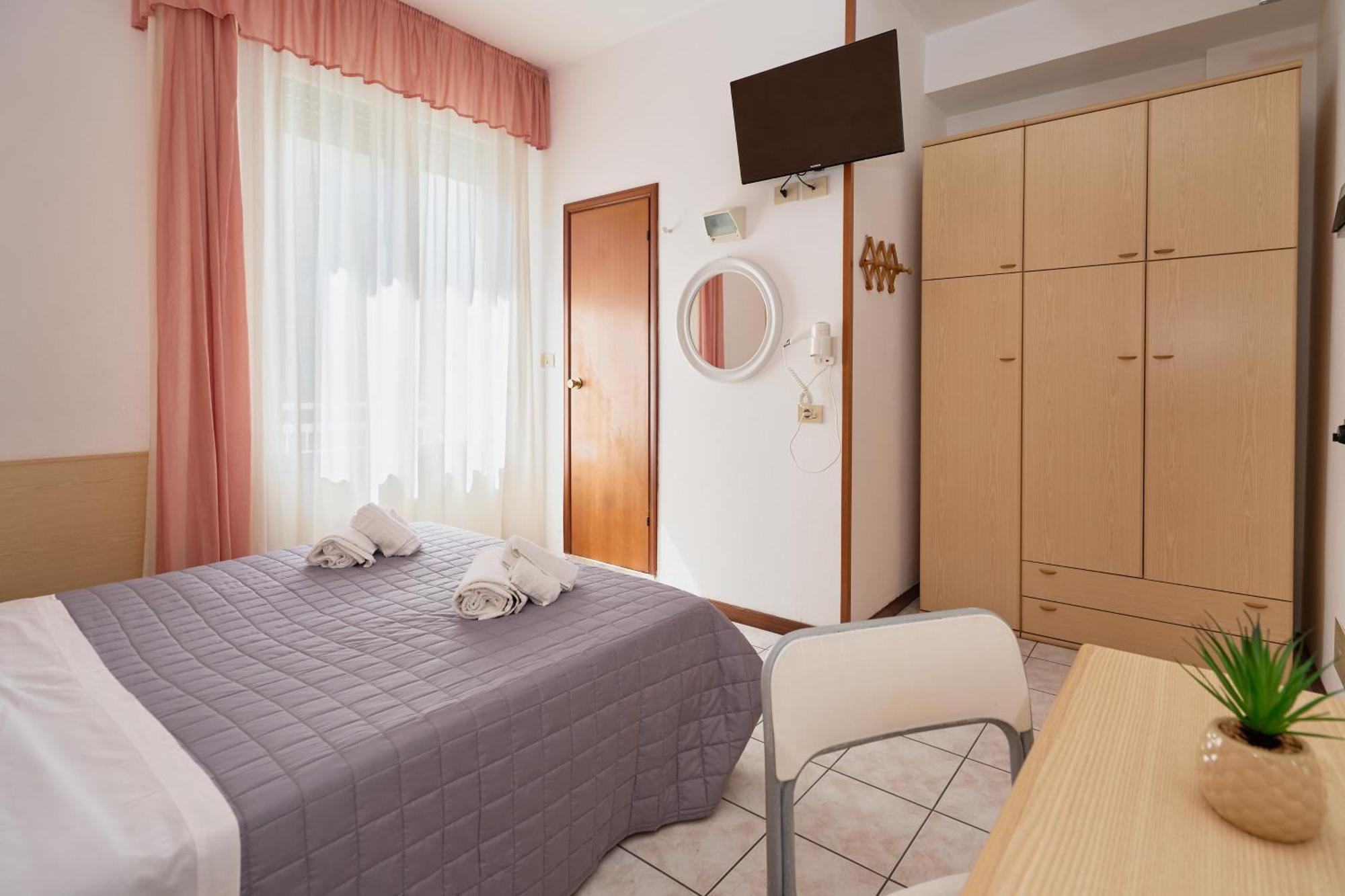 Hotel Jolanda เบลลาเรีย-อีเจอา มารีนา ภายนอก รูปภาพ