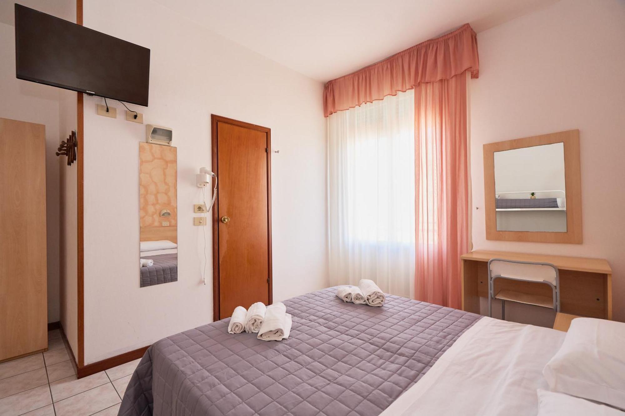 Hotel Jolanda เบลลาเรีย-อีเจอา มารีนา ภายนอก รูปภาพ