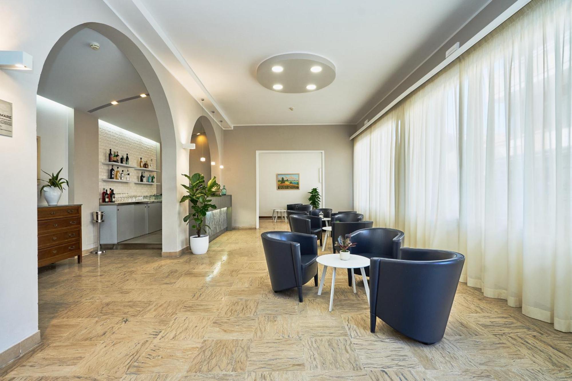 Hotel Jolanda เบลลาเรีย-อีเจอา มารีนา ภายนอก รูปภาพ