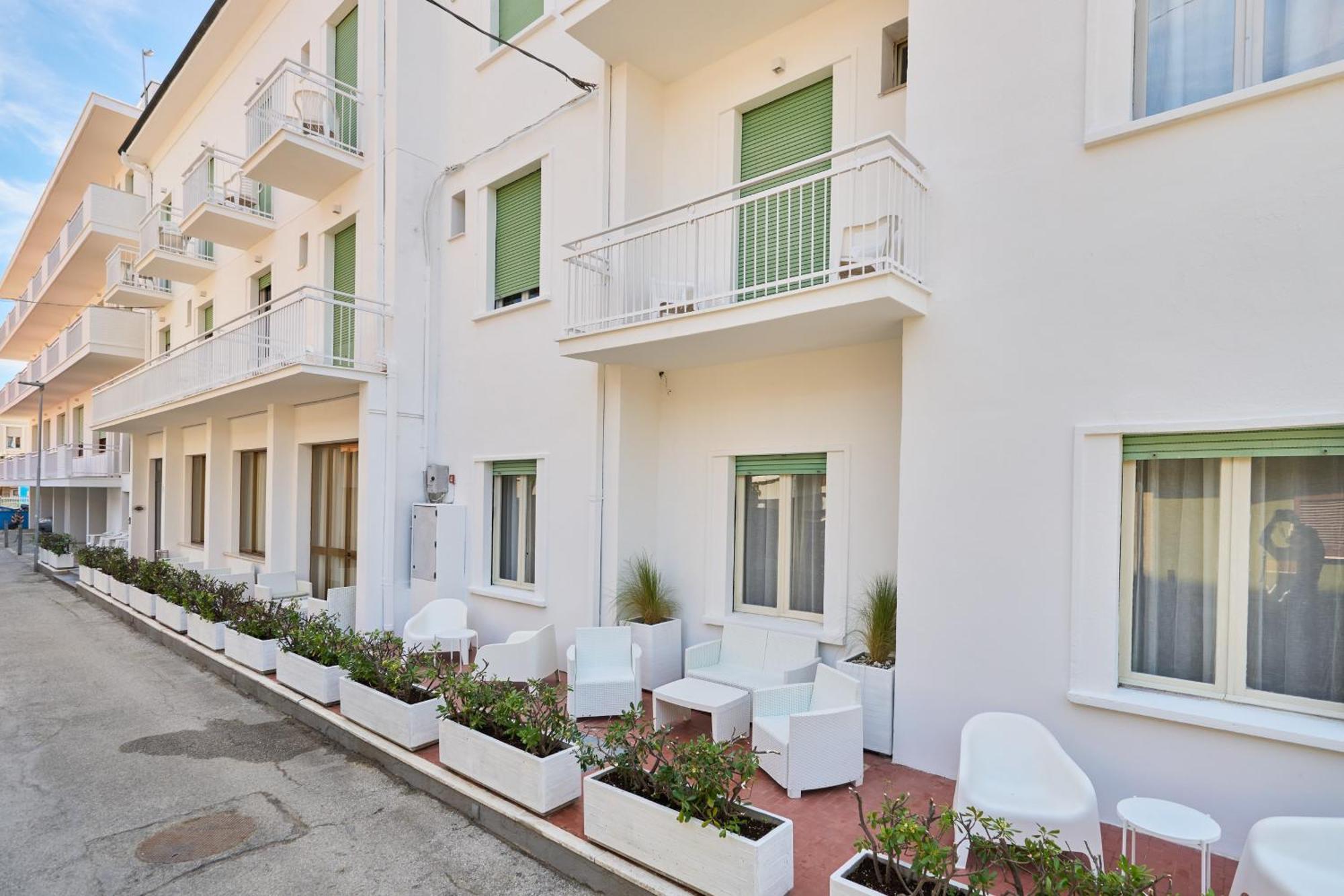 Hotel Jolanda เบลลาเรีย-อีเจอา มารีนา ภายนอก รูปภาพ