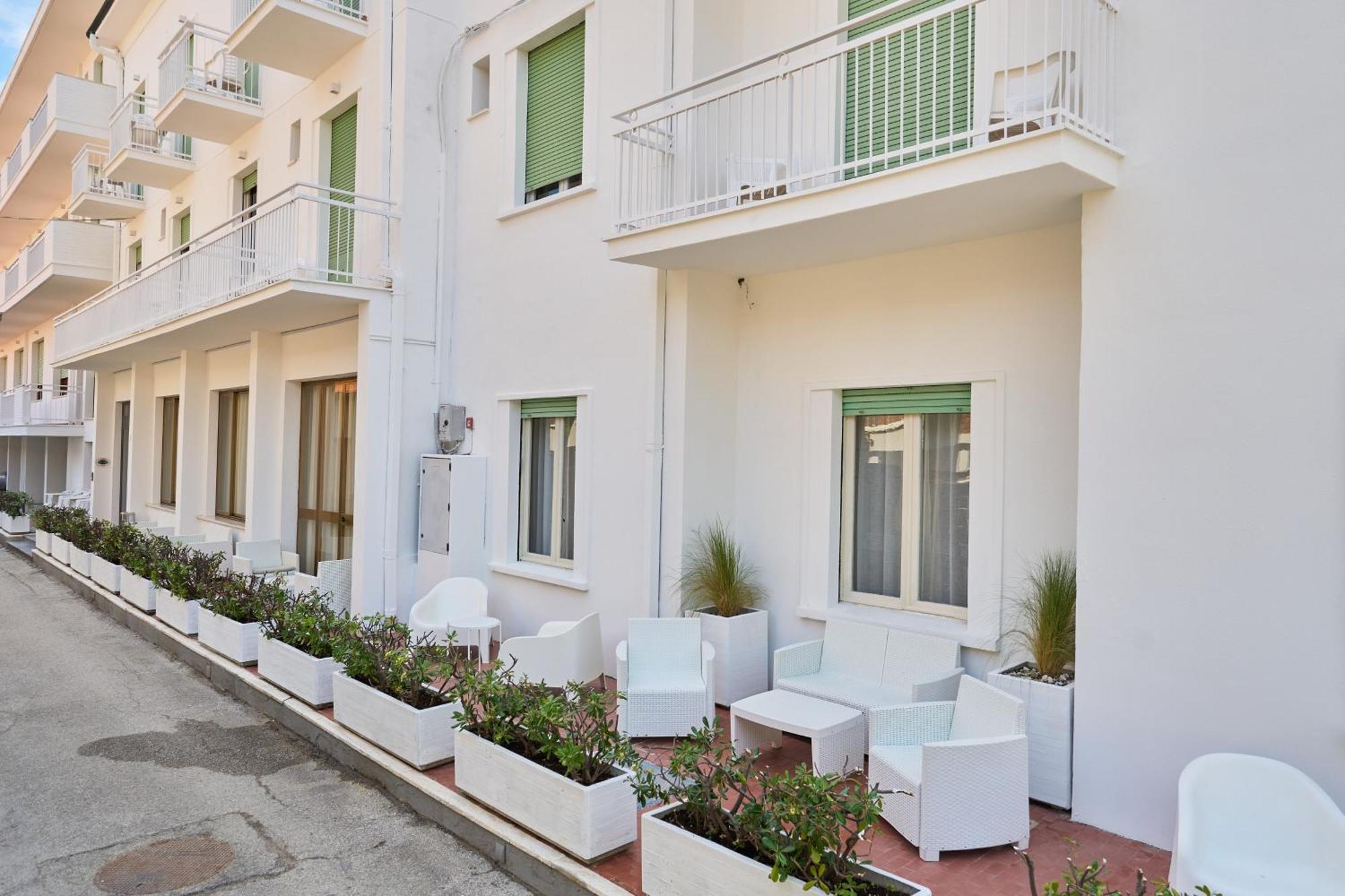 Hotel Jolanda เบลลาเรีย-อีเจอา มารีนา ภายนอก รูปภาพ