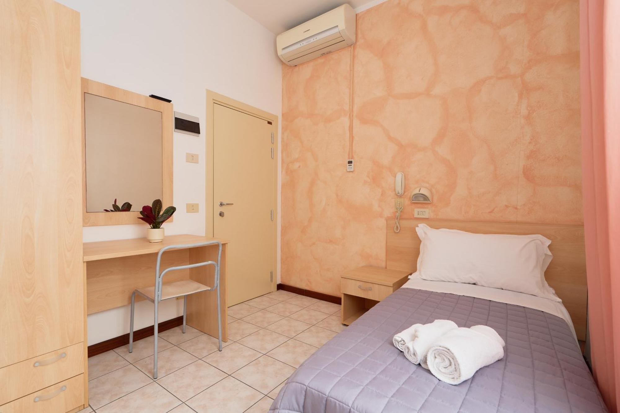 Hotel Jolanda เบลลาเรีย-อีเจอา มารีนา ภายนอก รูปภาพ