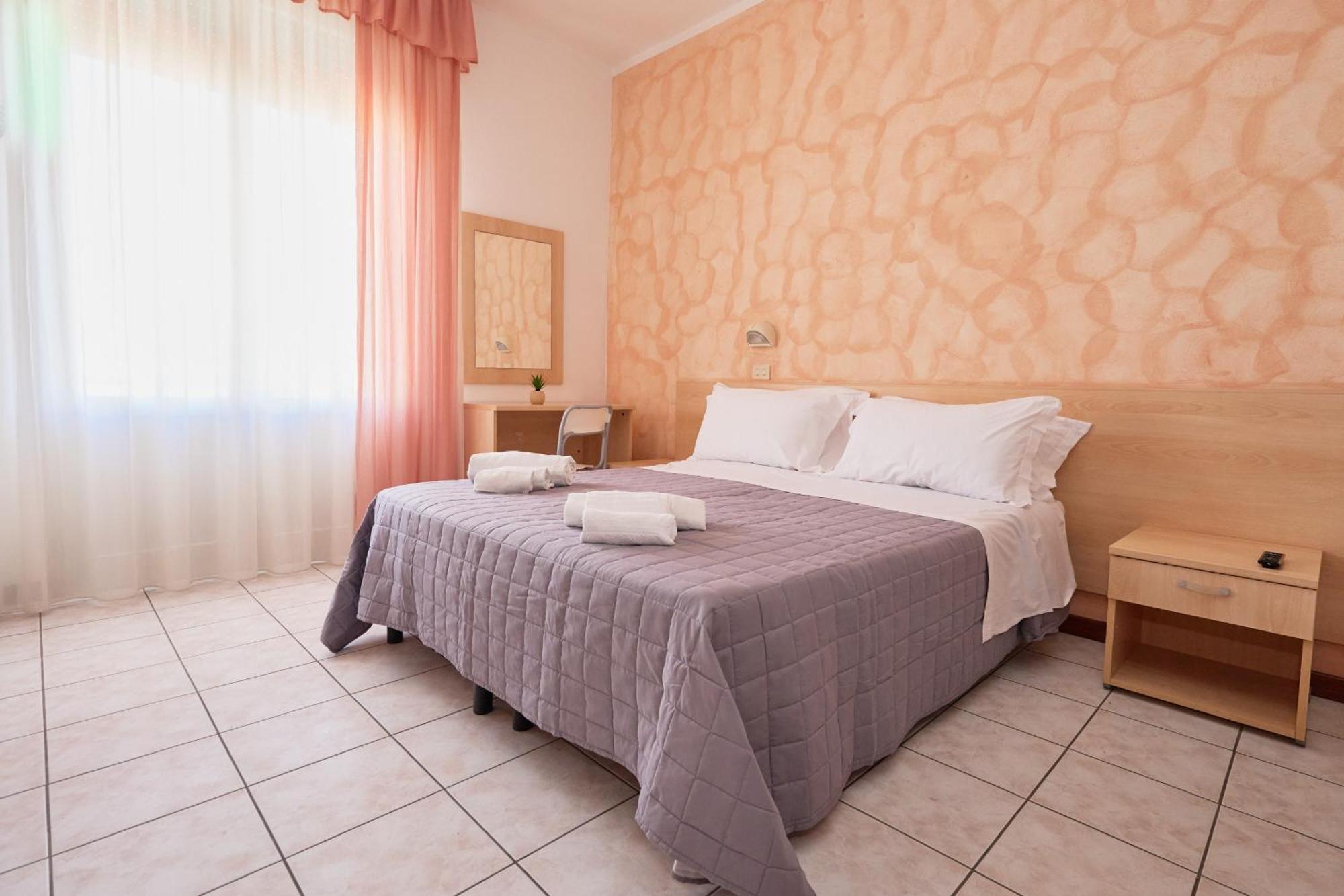 Hotel Jolanda เบลลาเรีย-อีเจอา มารีนา ภายนอก รูปภาพ