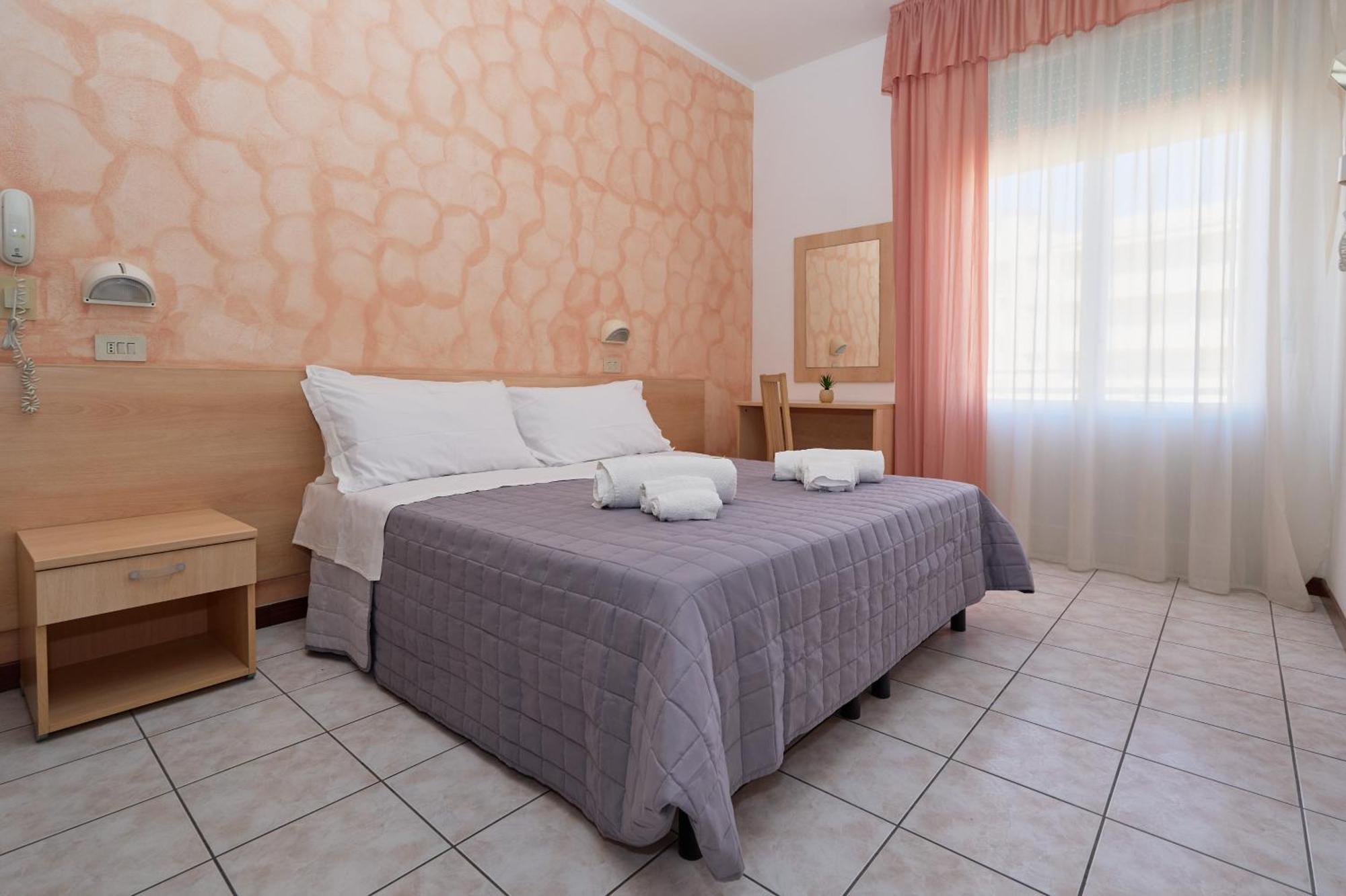 Hotel Jolanda เบลลาเรีย-อีเจอา มารีนา ภายนอก รูปภาพ